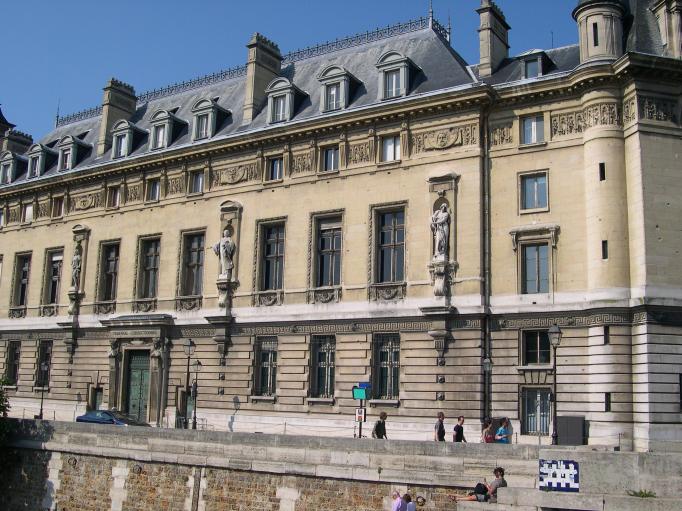  façade sud du Palais de Justice